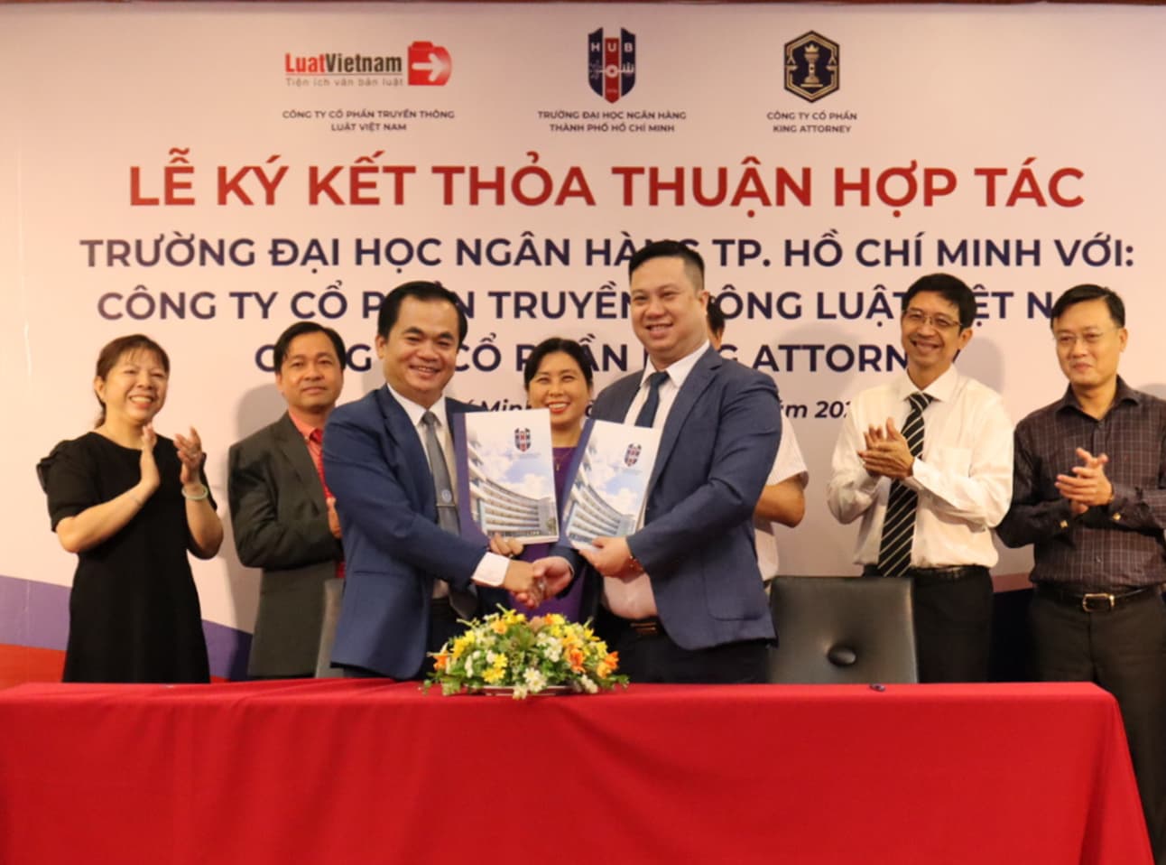 TRƯỜNG ĐẠI HỌC NGÂN HÀNG (HUB)
